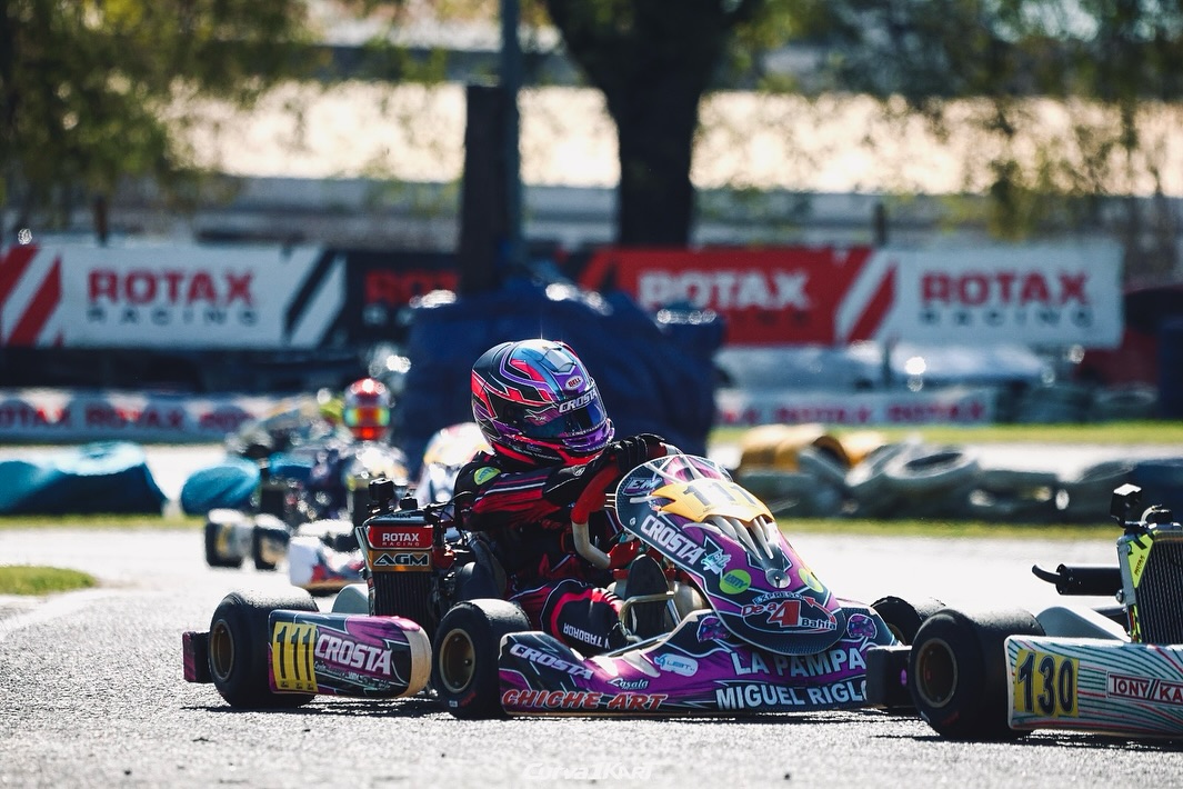 Ian Taborda en pista soleada