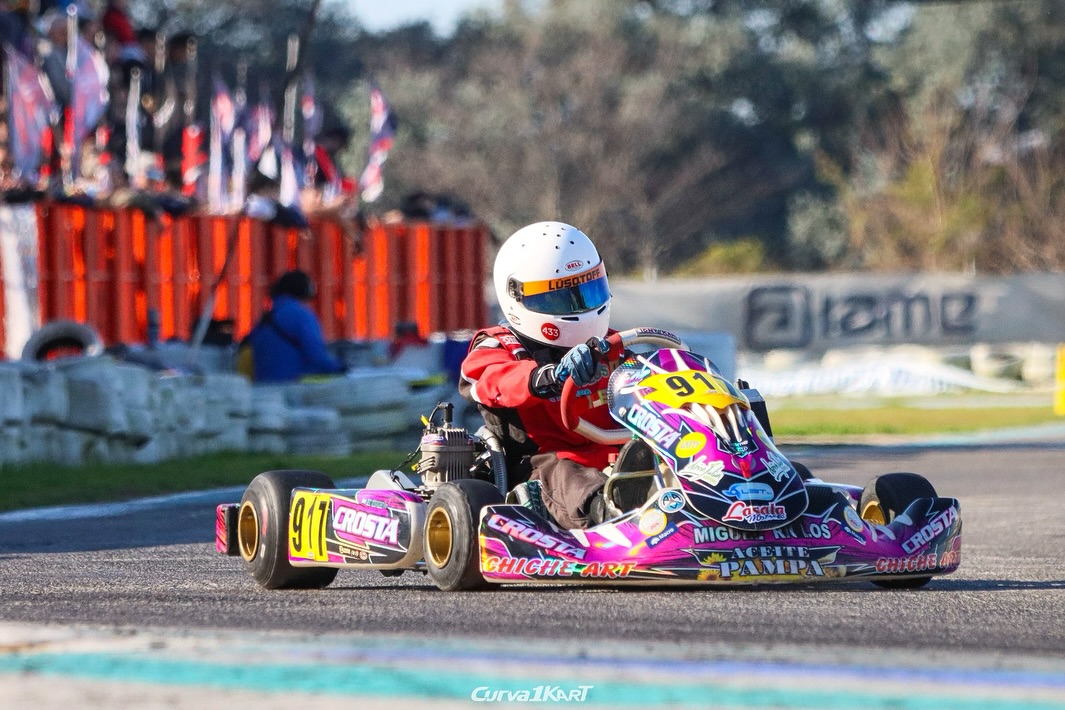 Ian Taborda en curva