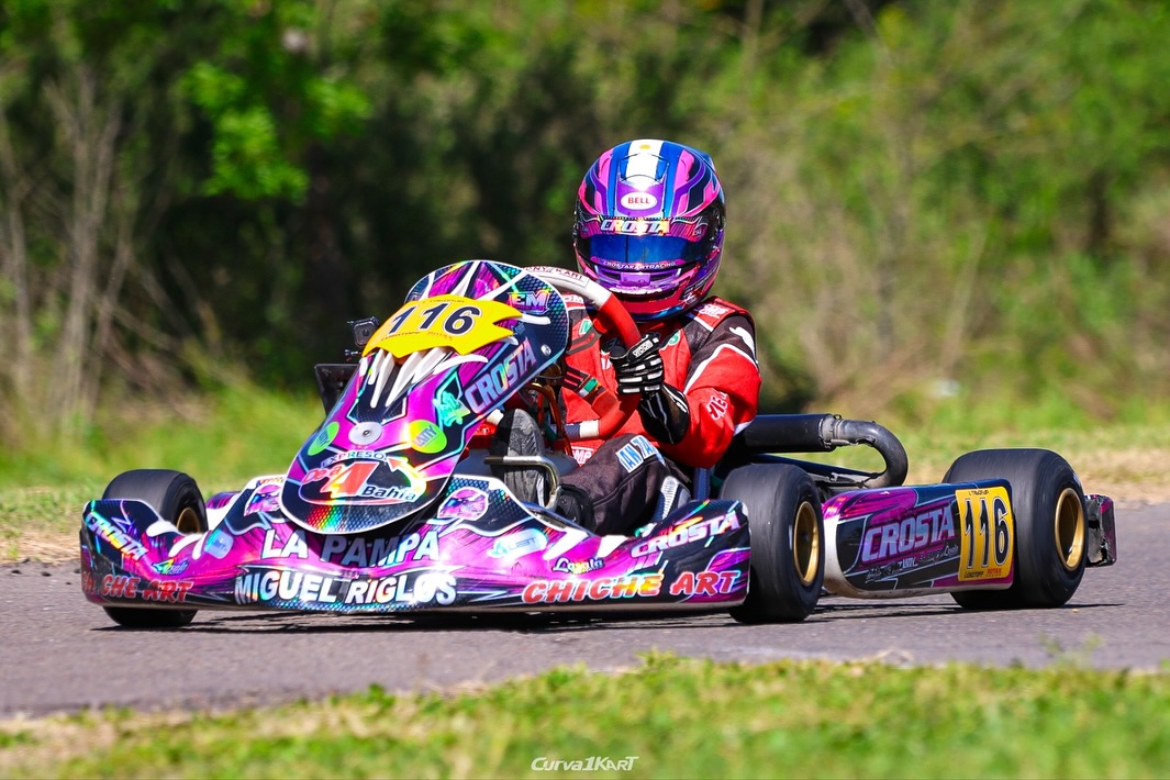 Ian Taborda con casco en pista